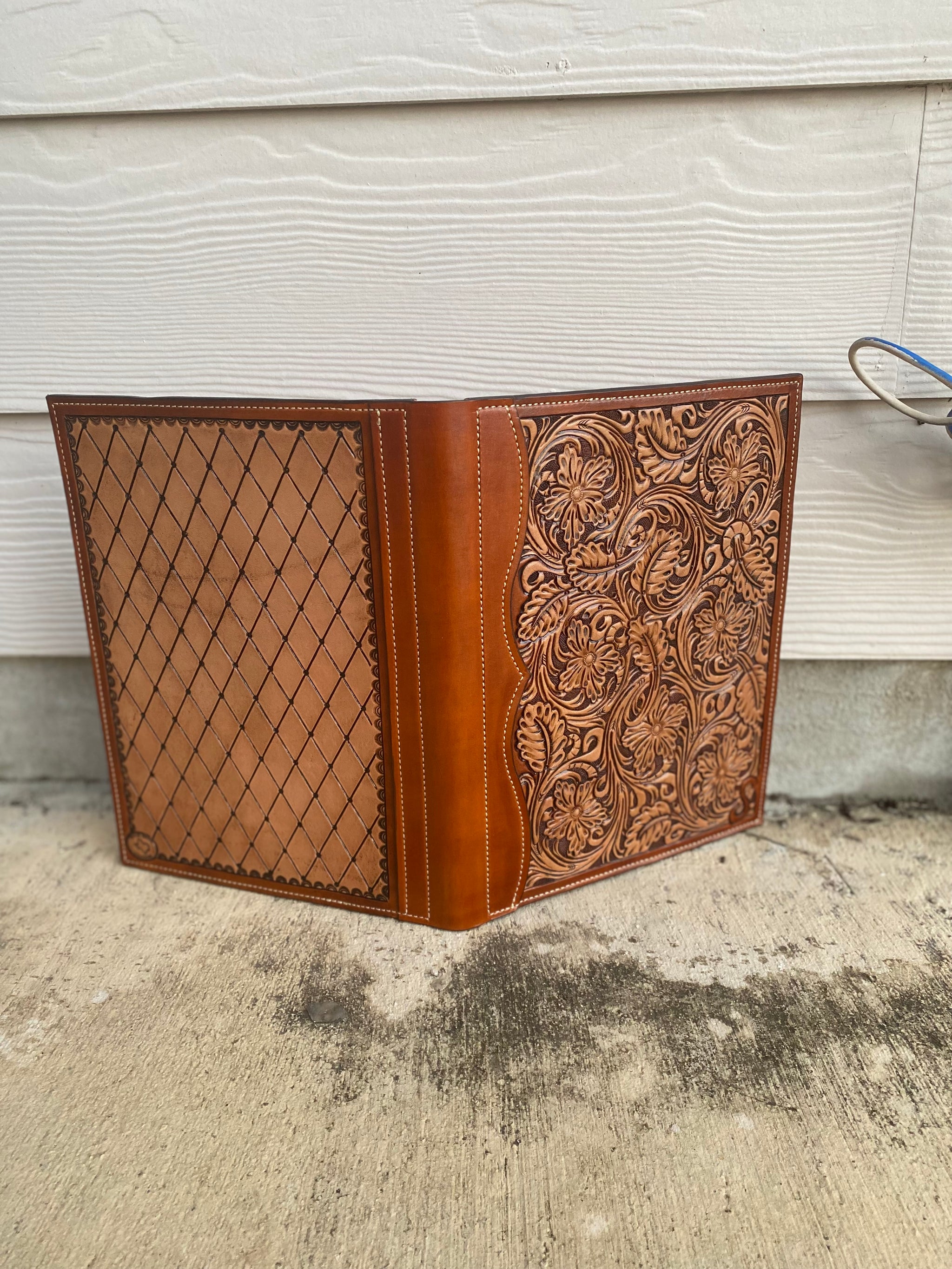Custom Fully Tooled Padfolio – Kevin Molenda Custom Leather